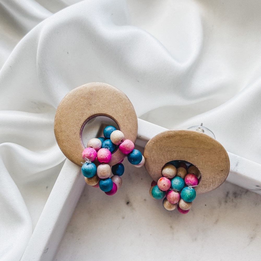 90s Retro Pastel Wood Earrings - Picture 3 of 6